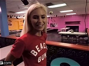 lil' teenager Kiara goes from skating rink to deepthroating man rod